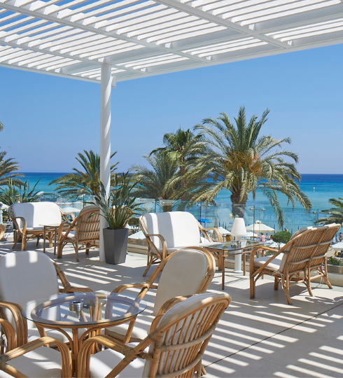 490x540_othello bar terrace_beach