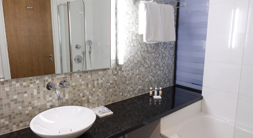 860x470_OBSSV bathroom_pearl