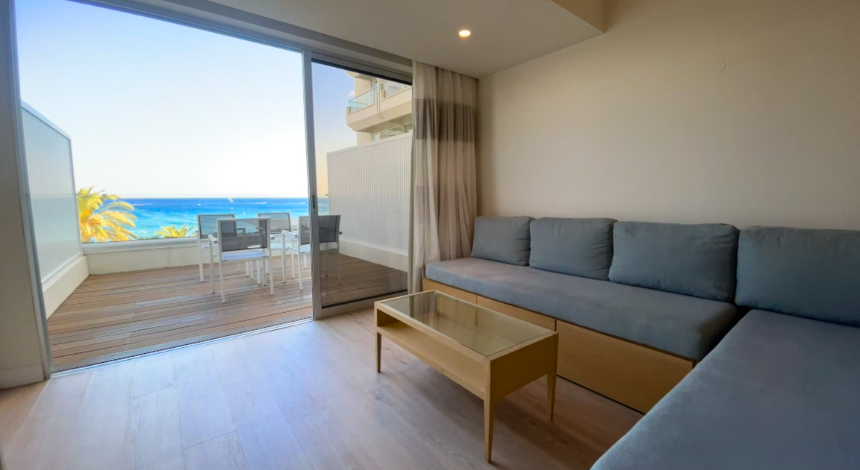 860x470_family sute sea view living area_beach