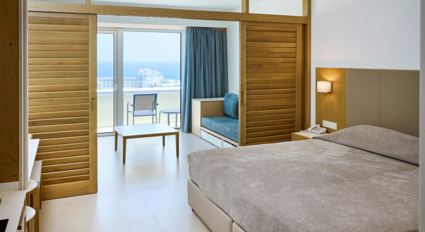 1920x980_junior_suite_sea_view_1