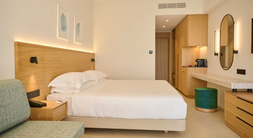 Deluxe Room with Side Sea & Pool View