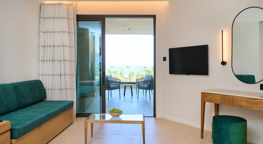 One Bedroom Suite Sea View 01