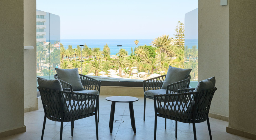 One Bedroom Suite Sea View 05